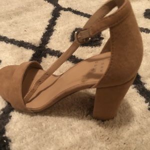 A new day tan dress heal size 7